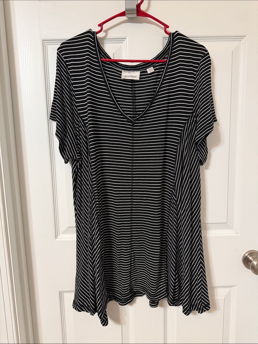 Avenue Black & White Striped V-Neck Short Sleeve Top